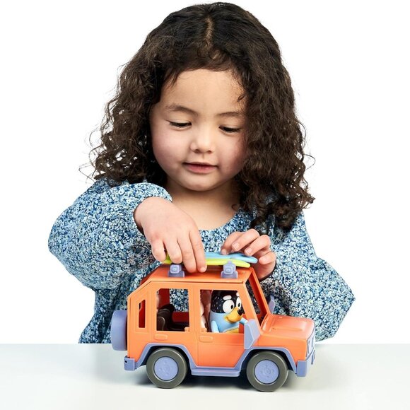 New Bluey Family Cruiser Car Vehicle Blue Dog Family Caravan Toy Set with 2 Surf - Picture 4 of 16